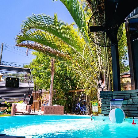 World Solo Travel'S Welcomed At St Pete Home Сент-Питерсберг Экстерьер фото